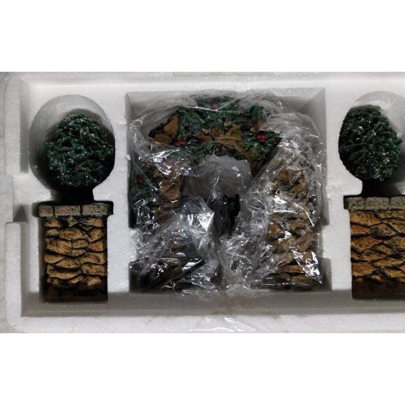 Department 56 Heritage Village Collection Garden Gate‎ & Topiary Set - Picture 5 of 11